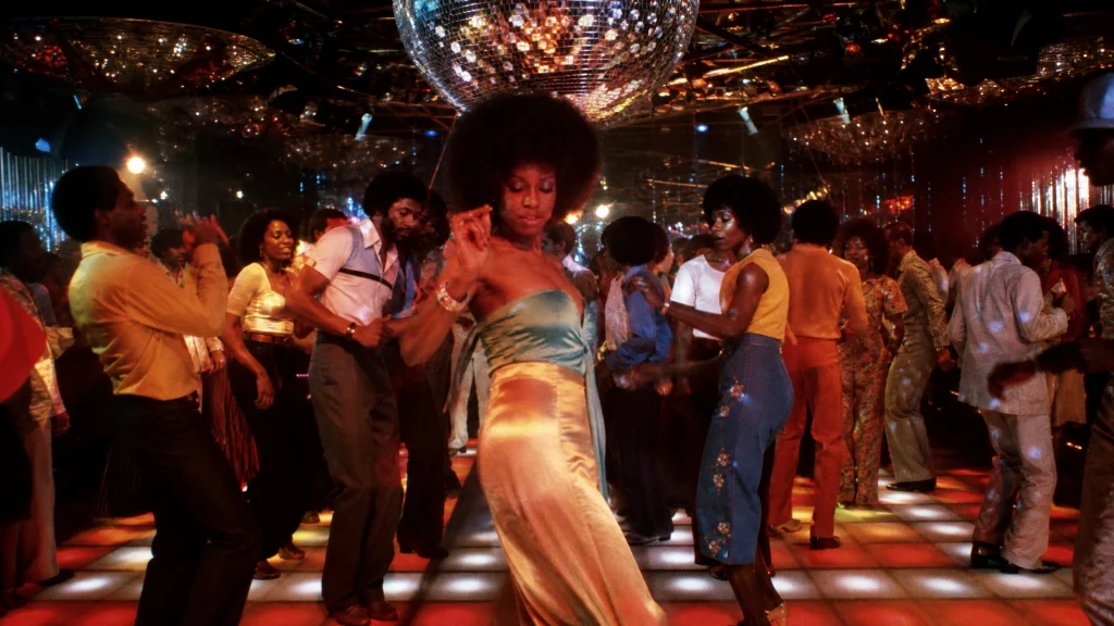 Musique disco : comment un style musical a conquis les pistes de danse